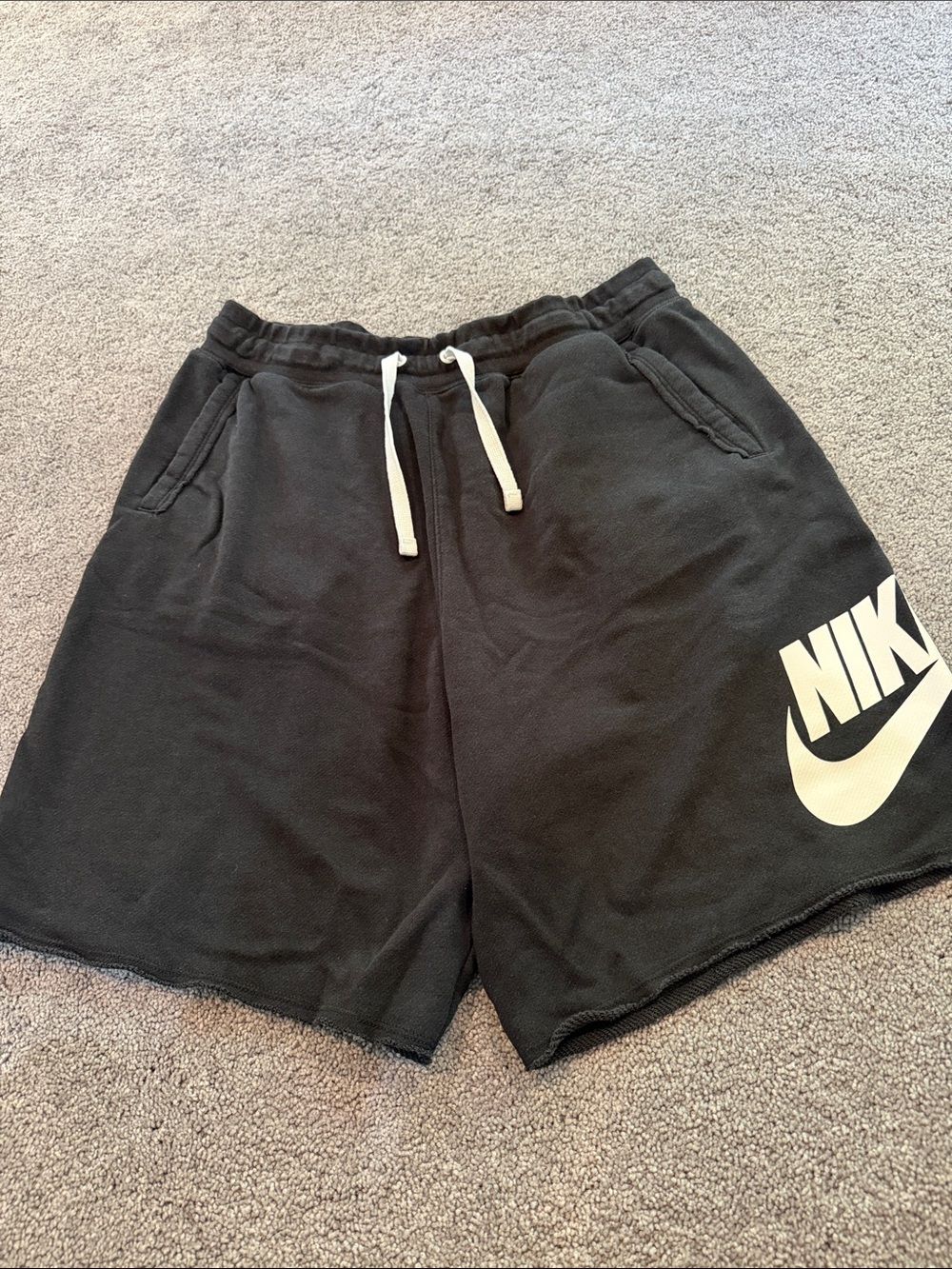 Men’s Nike Shorts - Picture 2 of 5